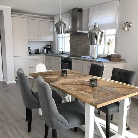 Reetdachhaus Seasons Mit Kamin & Sauna