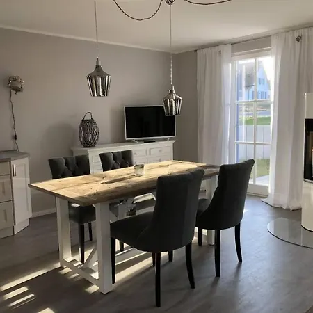 Reetdachhaus Seasons Mit Kamin & Sauna Holiday home Gross Schwansee